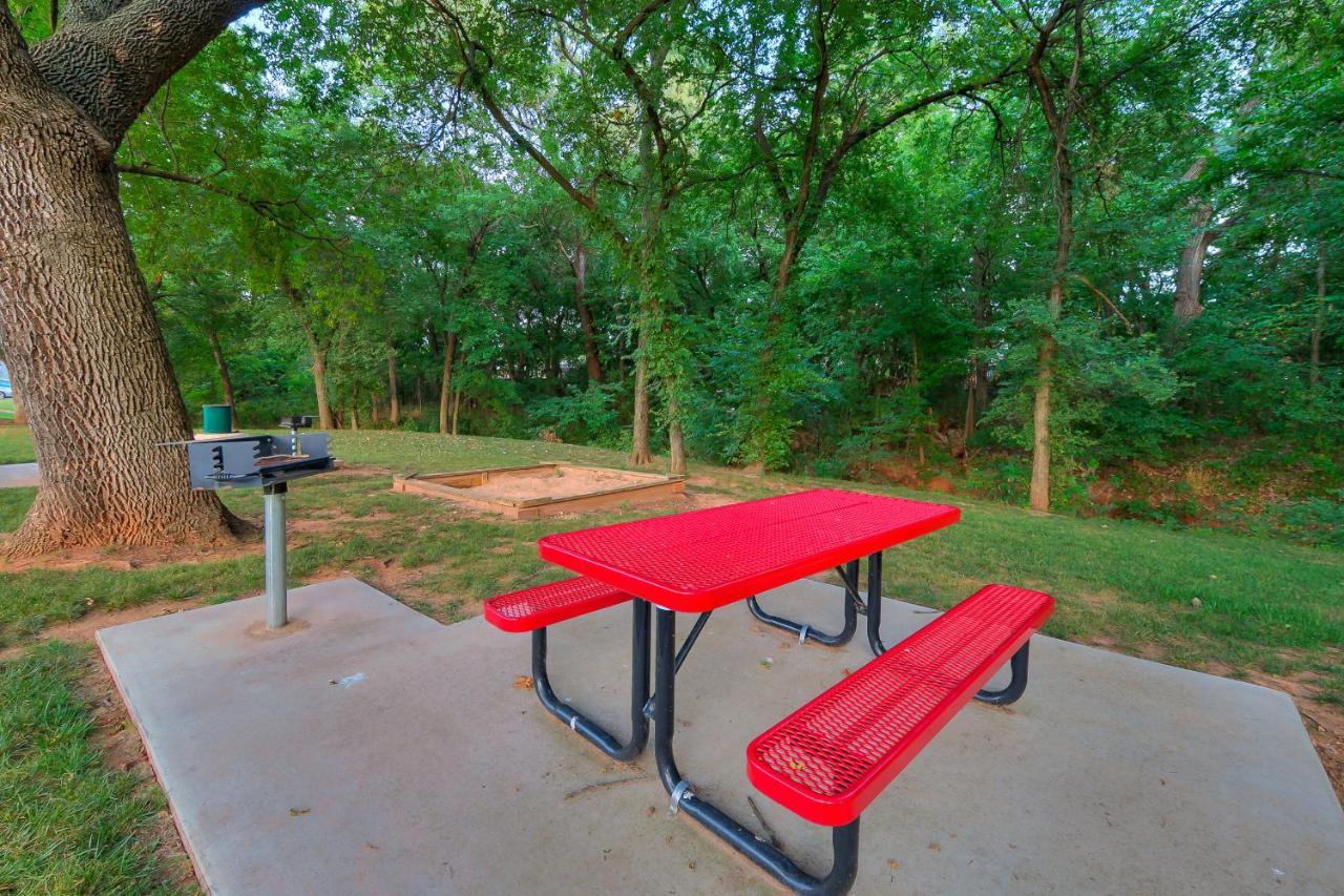 Ou Sooner, Pool & Gym, Bbq, Netflix, 100Mb Internet, Lg Washer & Dryer, Close To Ou! Норман Екстериор снимка